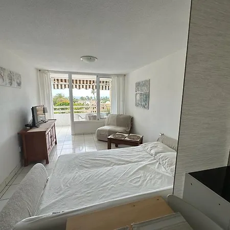 Borinquen Only 280 Meters To The Beach, Balcony With Sea View, Heated Pool, Wifi Playa de las Americas (Tenerife)