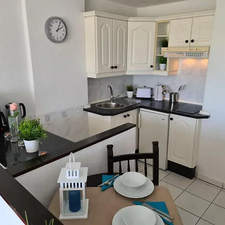 Apartment Borinquen 2 Only 280 Meters To The Beach, Balcony With Sea View, Heated Pool, Wifi Playa de las Américas